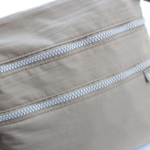 Baggallini cross body bag - Picture 6 of 12